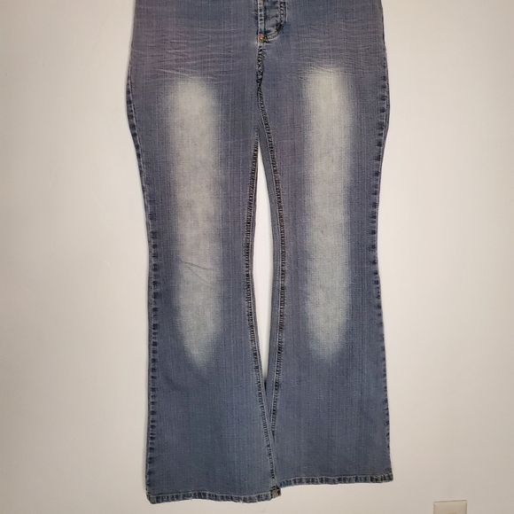 Dollhouse Distressed Bootleg Jeans with Lighter Tone Stonewash - Picture 7 of 10